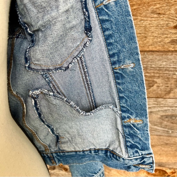 Vintage 90s Men’s Blue Denim Trucker Jeans Jacket Long Sleeved Button Front - Picture 7 of 9